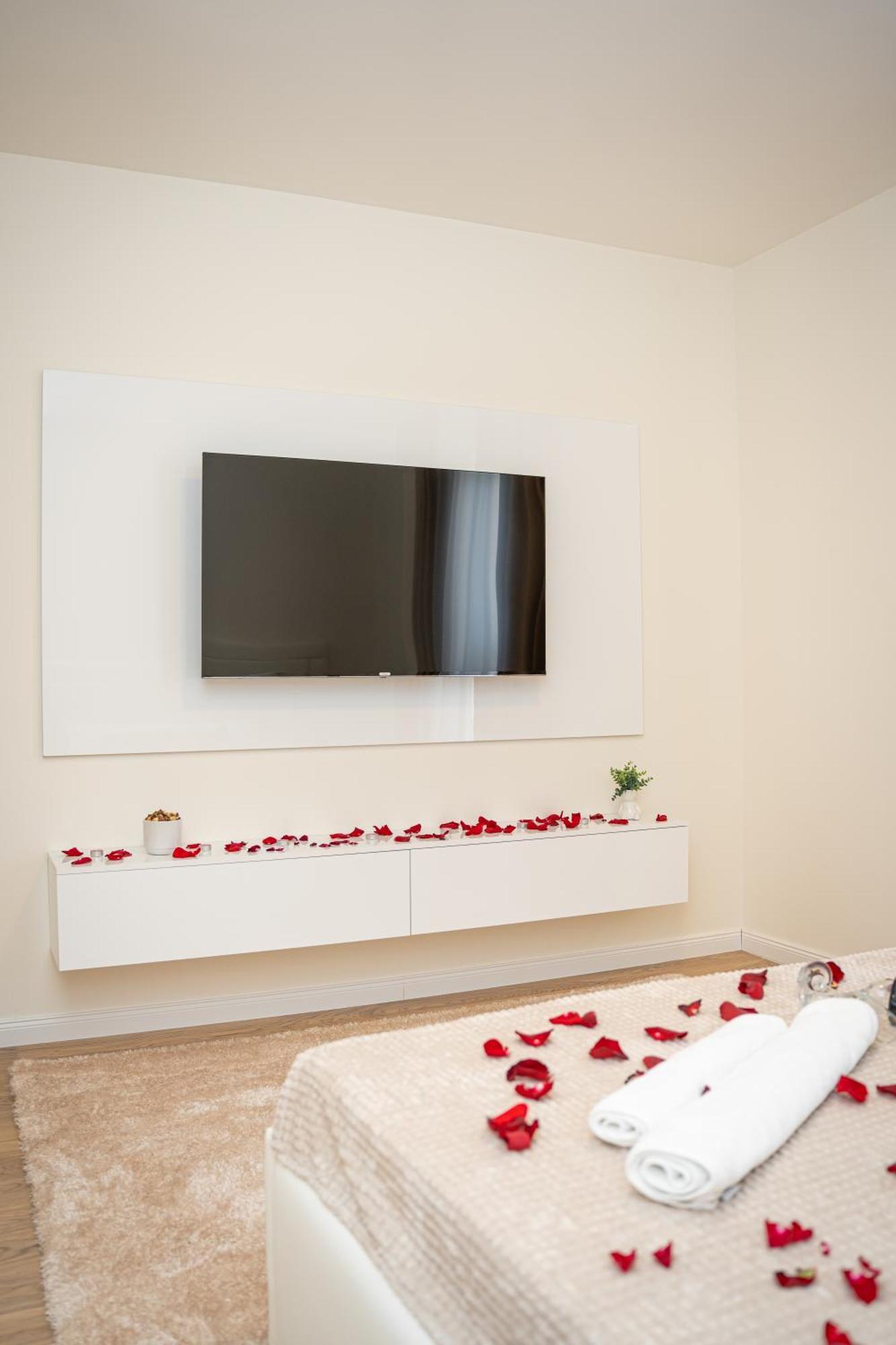 Sinfonia Lux 1205-1 Apartment Sajmiste Bagian luar foto